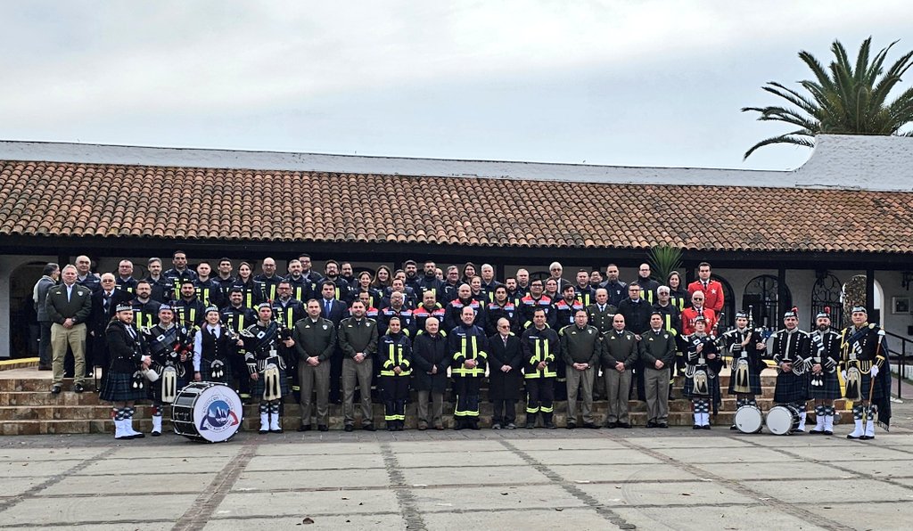 BomberosdeChile's tweet photo. 𝗔𝗡𝗜𝗩𝗘𝗥𝗦𝗔𝗥𝗜𝗢 | En el Campus Central se efectuó la ceremonia por el 36° aniversario de la @ANB_Chile, encabezada por el Presidente Nacional, Juan Carlos Field, acompañado por el Rector, Raúl Montoya. https://t.co/HUYWk2KQ2w
