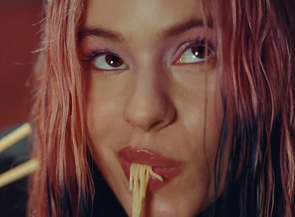 Motomamisarg's tweet image. ꧁༻Hoy se cumple 1 año del lanzamiento de 'TUYA' el último single de @rosalia ༺꧂
🌸🥡🍥🍜🥢
•
•
•
#TUYA #2YA #rosaliavt #rosalia #rosaliatuya