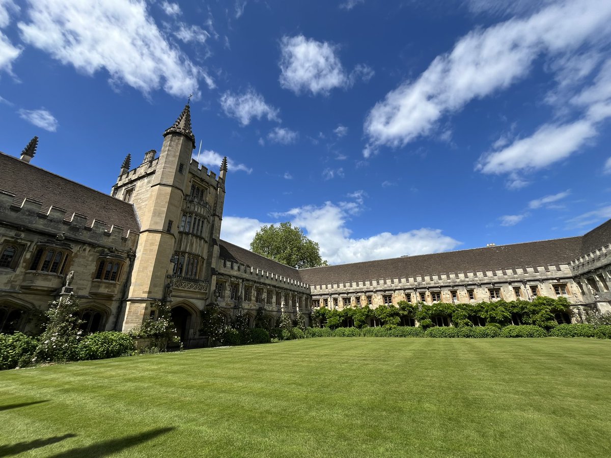 bwwong1984's tweet image. Finally ended my Oxford trip, presented at two conferences, attended a public lecture, visited Berlin's and Hart's graves, met lots of friends and teachers, lived in a Medieval-style college bedroom, and finally acquired an Iron Throne model.
Start missing the rice at home 🍚