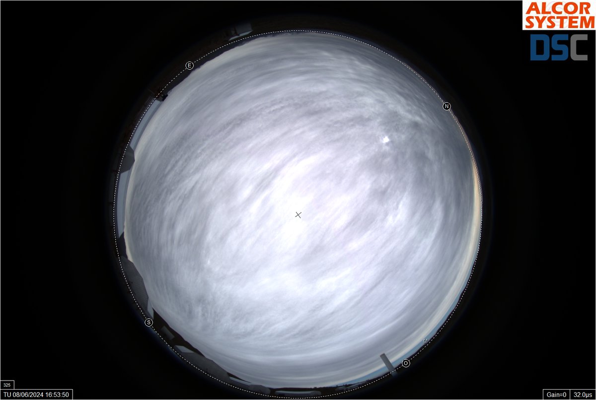 OvniChile1's tweet photo. Los cielos se mantienen cubiertos en la región de Coquimbo, y se esperan probables lluvias esta madrugada de domingo.
Aquí algunas imágenes actuales desde nuestros observatorios.
Créditos: NOIRLab.
#Coquimbo #Lluvias #NOIRLab #Observatorios https://t.co/YytxUgXpAH