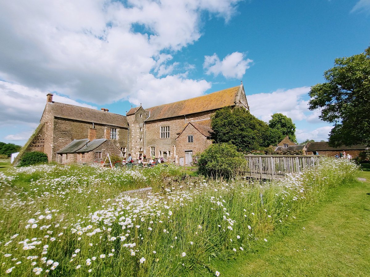 b_dmintl's tweet photo. Finally got round to visiting Acton Court today. Well worth it, full of history and surrounded by wild flower meadows on a lovely sunny day. I hadn't realised how much of a gem it was. 
#actoncourt #Tudors https://t.co/IQoG1b4M3G