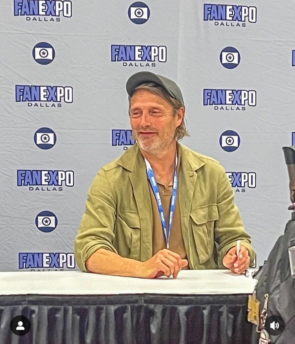 anselmo_art's tweet photo. Mads is here! He's obviously checking out what's happening on Hugh's side...🤭😄
(by lavafire on Insta)
#MadsMikkelsen #dallashannibalreunion2024 https://t.co/56bDgAtLtN