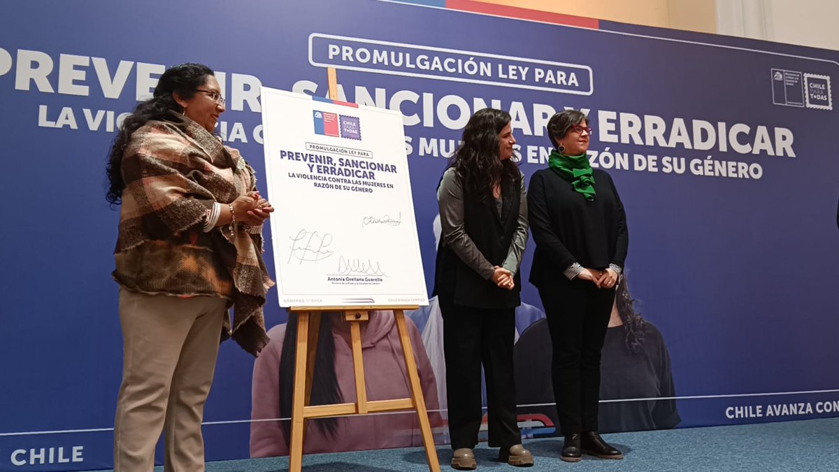 fiscaliaoriente's tweet photo. 🟣En representación del Fiscal Nacional, Fiscal Regional, Lorena Parra asistió junto a Ivonne Sepúlveda, Directora d la unidad especializada d Género a acto d promulgación Ley integral para prevenir, sancionar y erradicar la violencia en contra d las mujeres en razón d su género https://t.co/lss8NmIPuC