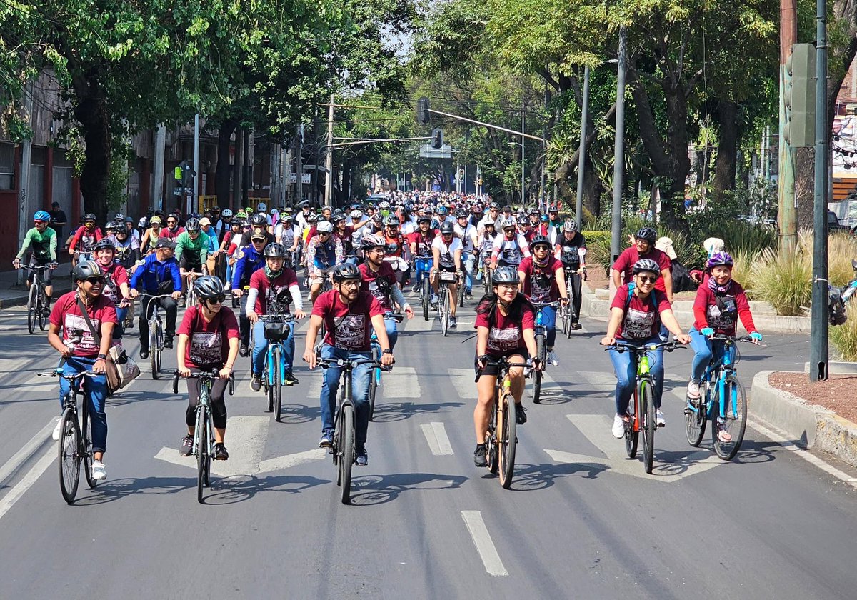 LaSEMOVI's tweet photo. Un poco de lo que se vivió en la #GranRodada por la Semana de la Bicicleta 🚲 

La emoción y cariño por este modo de transporte estuvo latente en todo momento ✨

#MovilidadSustentable #MuéveteEnBici https://t.co/ZrWQz2ELNX