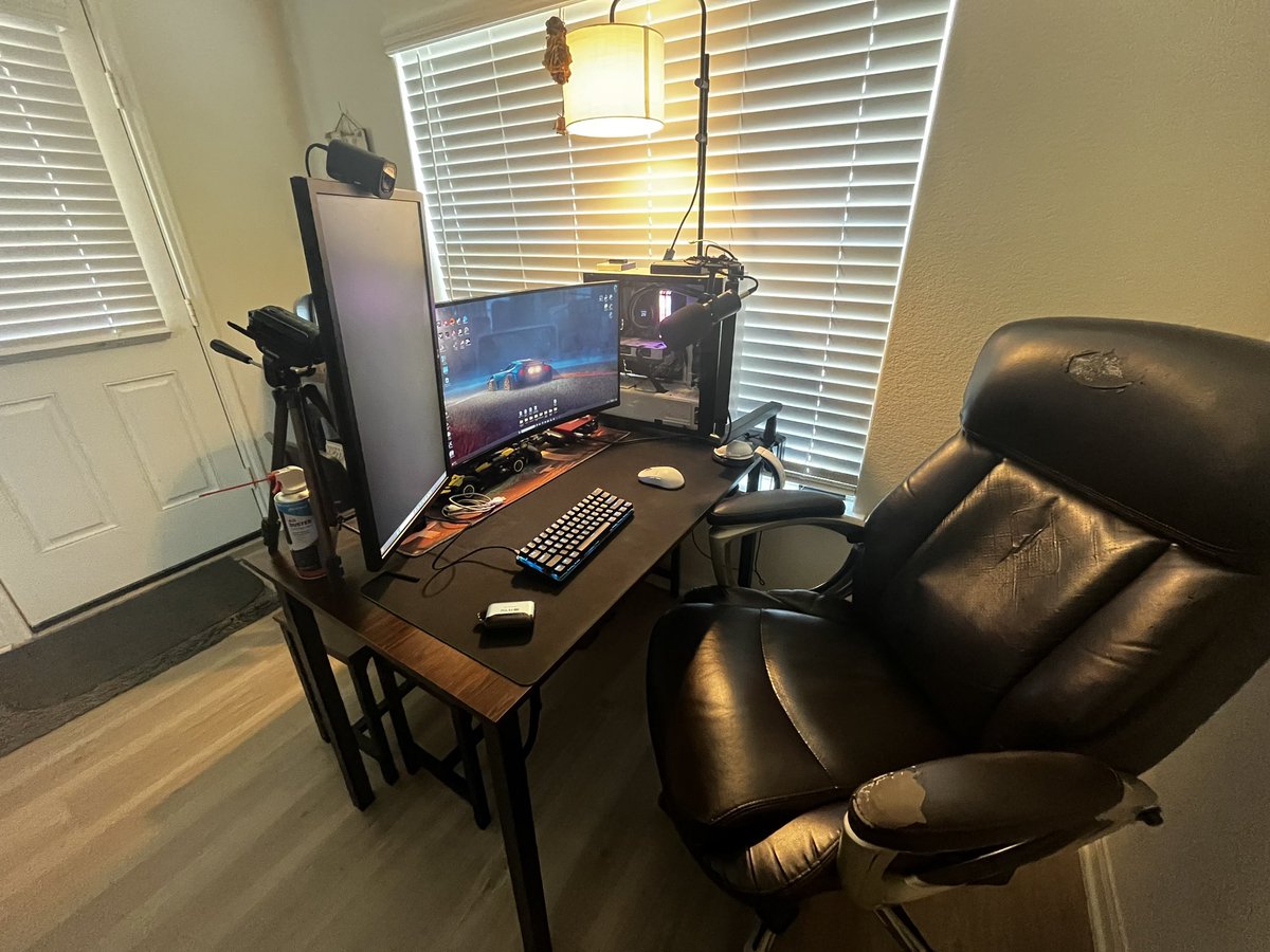 n8tiy's tweet photo. Current Stream Setup 💜
Pc build (Ryzen 7 7800x / Asus Prime b550+ MB / 32gb ram / RTX 4060 / 2tb SSD / Nzxt kraken cooler) 
 2 27 inch (175 Hrz 1ms Curved acer main / 145hrz 1ms LG 
Samson Q9u XLR to focusrite mixer. 
Pulsar Xh2 Wireless | steel series apex pro mini. https://t.co/FeAPhtJ8PK