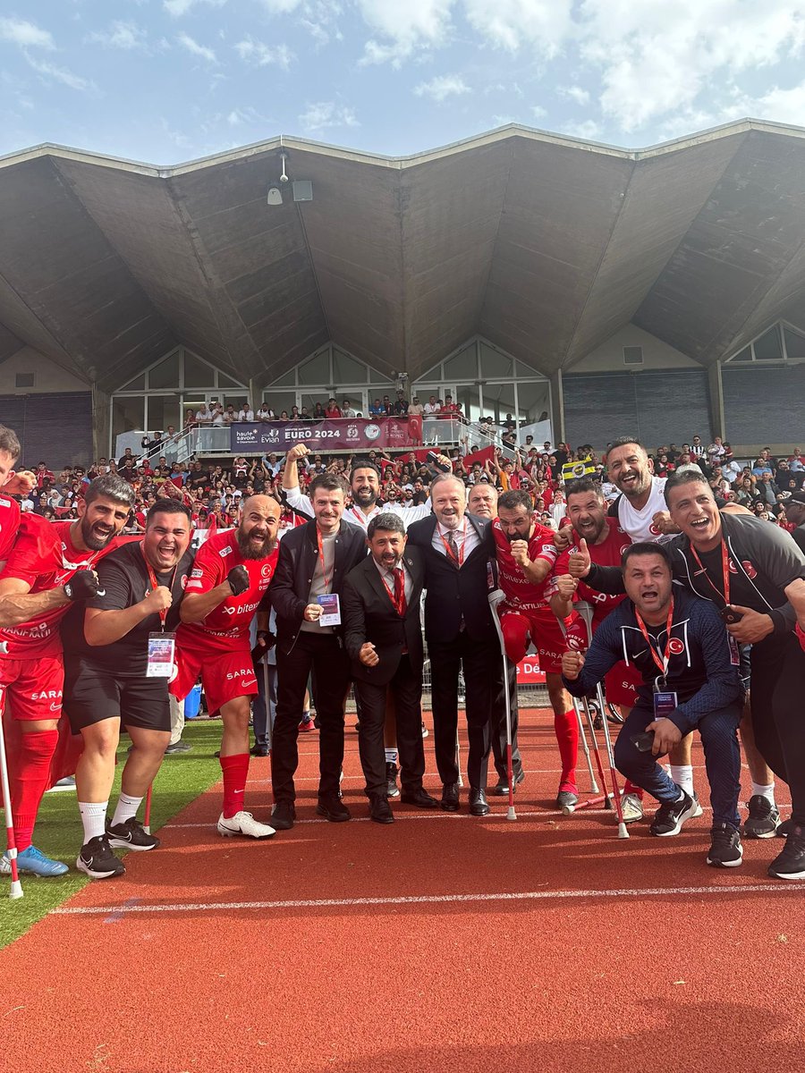 TFF_Org's tweet image. 🏆 AMPUTE FUTBOL MİLLÎ TAKIMIMIZ, ÜST ÜSTE 3. KEZ AVRUPA ŞAMPİYONU!

🇹🇷 2024 Avrupa Ampute Futbol Şampiyonası finalinde İspanya'yı 3-0 mağlup eden Ampute Futbol Millî Takımımız, namağlup şampiyon oldu. #BizimÇocuklar 🇹🇷 👏

🏆 2017
🏆 2021
🏆 2024