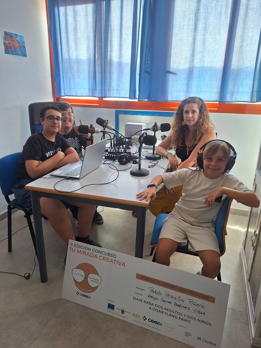 Hugo Oliver y Pablo Ruiz, encargados del Podcast Mundo Balmes, entrevistan a Pablo Penalva y a su profresora María Dolores Baño. Ambos han conseguido el primer premio del concurso regional MIRADA CREATIVA. Pinche el enlace para escuchar la entrevista.