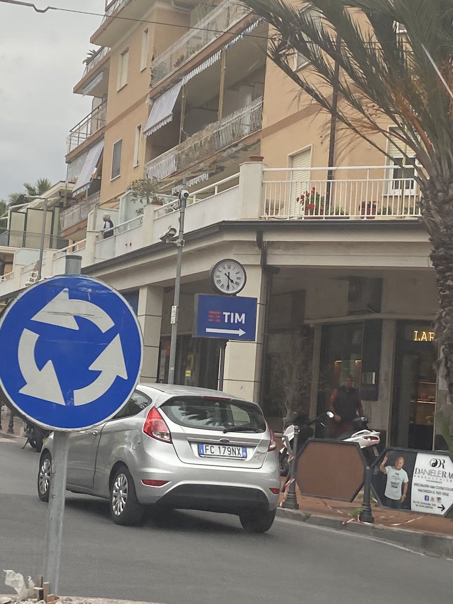 I was chilling outside and saw that Tim has his own business ! W and gg Tim