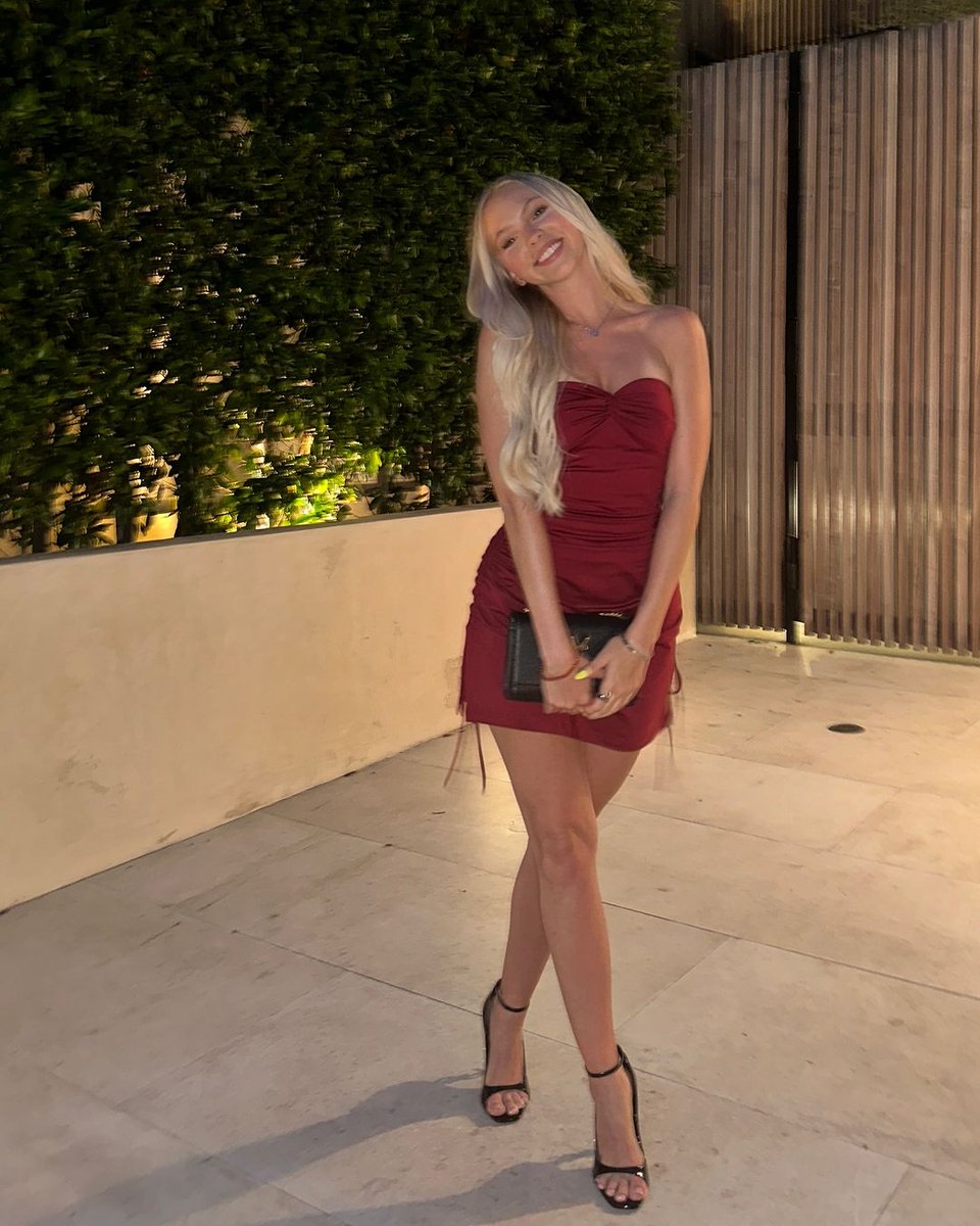 JJJordynFanPage's tweet photo. Jordyn via Instagram:
"rare occurrence 👠" https://t.co/H8HajcL1fq