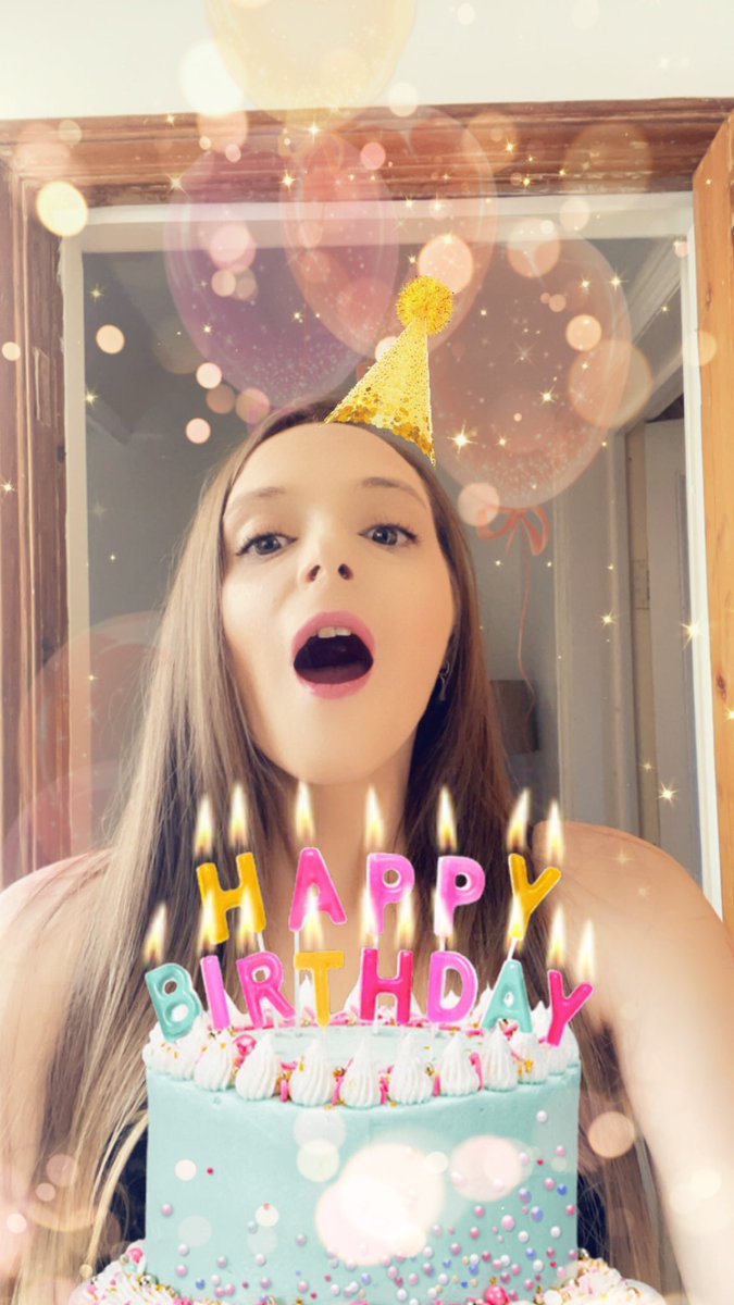 SimBexBlue's tweet photo. Thank you so much everyone who wished me a happy birthday! 🥳 🍸💖 Will reply to everyone but I’m about to head out for dinner &amp; cocktails! 💖💖 https://t.co/2YWRzBSVPT