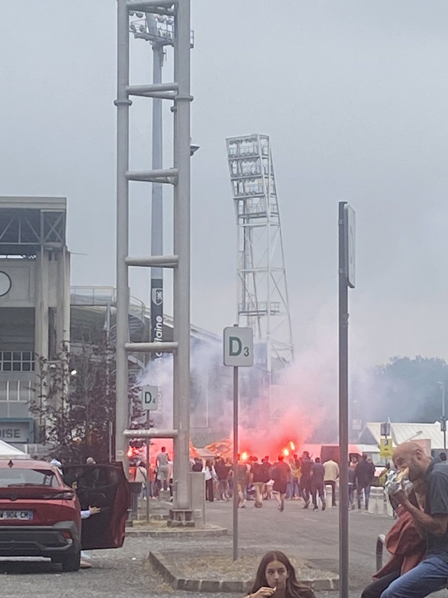 AudreyLaff0rgue's tweet image. Chaude ambiance au Hameau pour la J 26 ! 
Ce #SPUSAP va être bouillant ! 
@top14rugby @usap_officiel @SectionPaloise