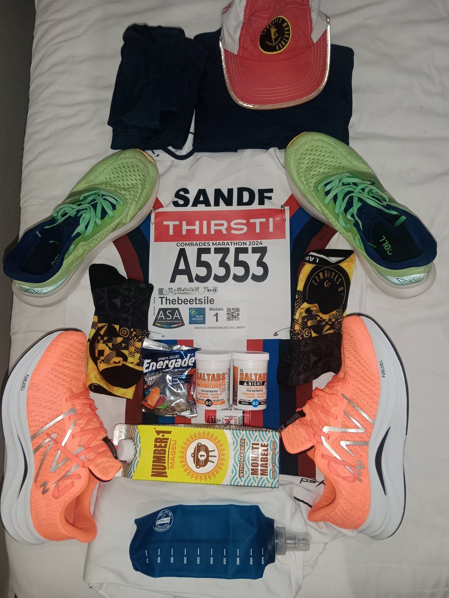ThebeetsileKgas's tweet photo. Long tight or short?
#NBFuelCellREBELV3 or #NBFuelcellPROPELV4?
All the best to all comrades marathon runners; brake those legs....
#Kepelefela #SANDF_WP_AC #StopGBV #LoveOfRunning #FetchYourBody2024 #Comrades2024 #Number1Mageu #Energade #NewBalance #RunningWithTumiSole https://t.co/KIuC5exrvF