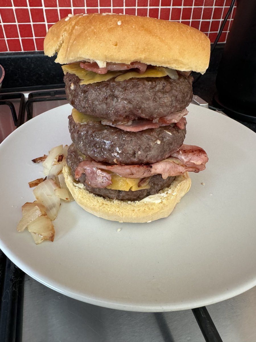A measly snack for  <a href="/AdamRichman/">Adam Richman</a>  and <a href="/beardmeatsfood/">Beard Meats Food</a>  But gonna give my triple Waygu, bacon and cheese stack a good attempt. Gonna enjoy this!
