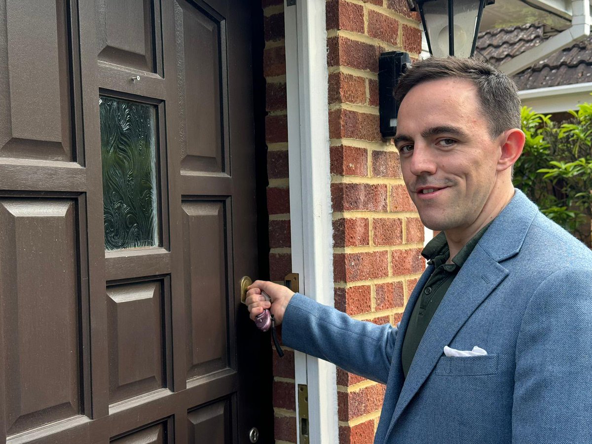 EJ_McGuinness's tweet photo. 🚨PERSONAL NEWS KLAXON🚨

Surrey Heath residents, rightly, expect their MP to be a part of their community. Well as of today I am now a resident of St Paul’s ward! 

As many of you will appreciate Michael Gove stepped down with a short timeframe to select me and it’s hard to get a place so quickly. I’ve said in previous messages my fiancé and I were moving in, and I’m sorry I couldn’t be more explicit on timeframes as I didn’t want to jinx it, but now I am so happy to live here and honoured to stand and represent our great residents!