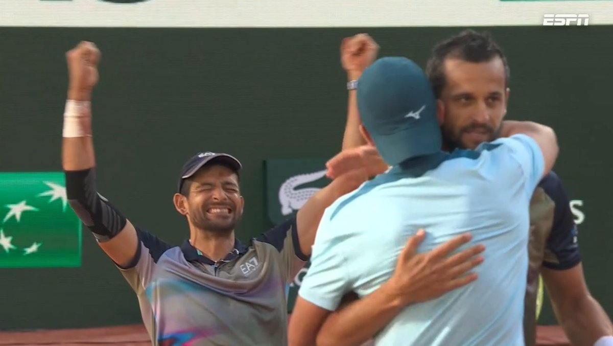 ESPNtenis's tweet photo. ¡FELICIDADES, CHELO! 🥹🏆🇸🇻

#RolandGarros @CheloArevaloATP https://t.co/FQS7uI6HV5