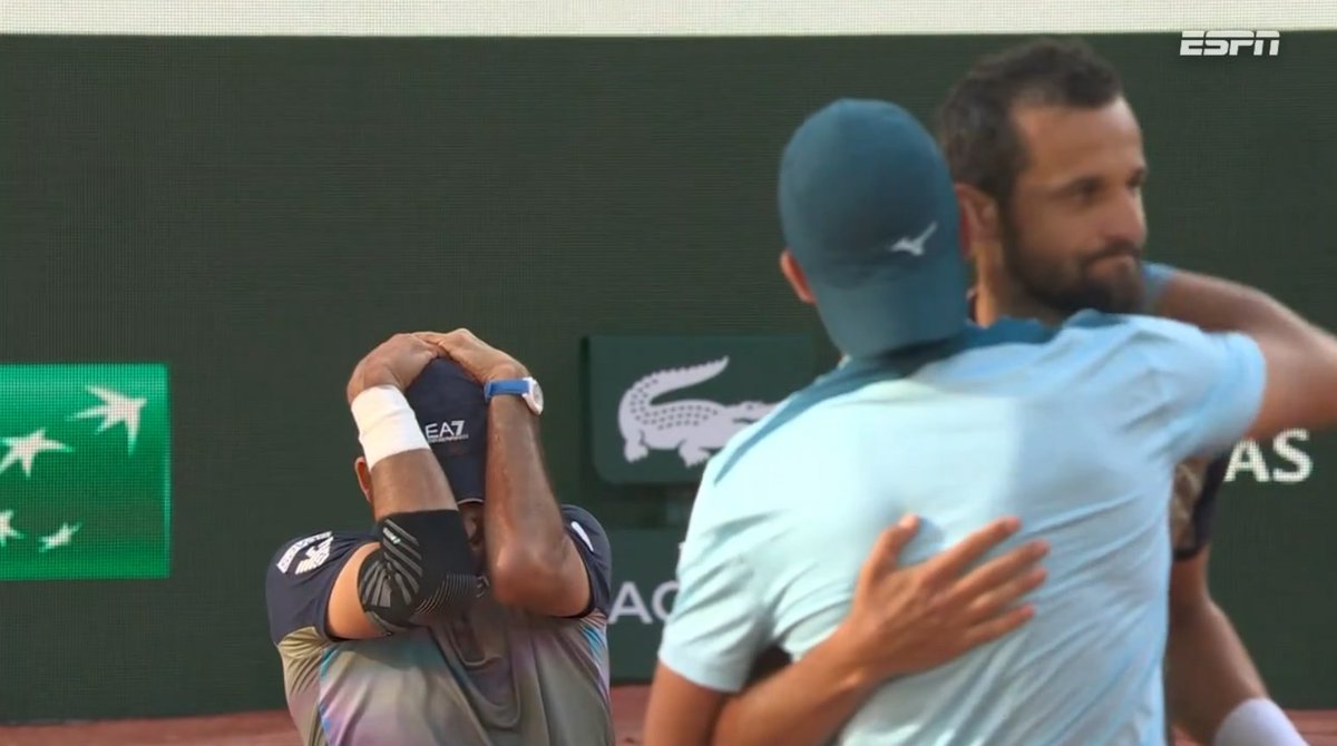 ESPNtenis's tweet photo. ¡FELICIDADES, CHELO! 🥹🏆🇸🇻

#RolandGarros @CheloArevaloATP https://t.co/FQS7uI6HV5