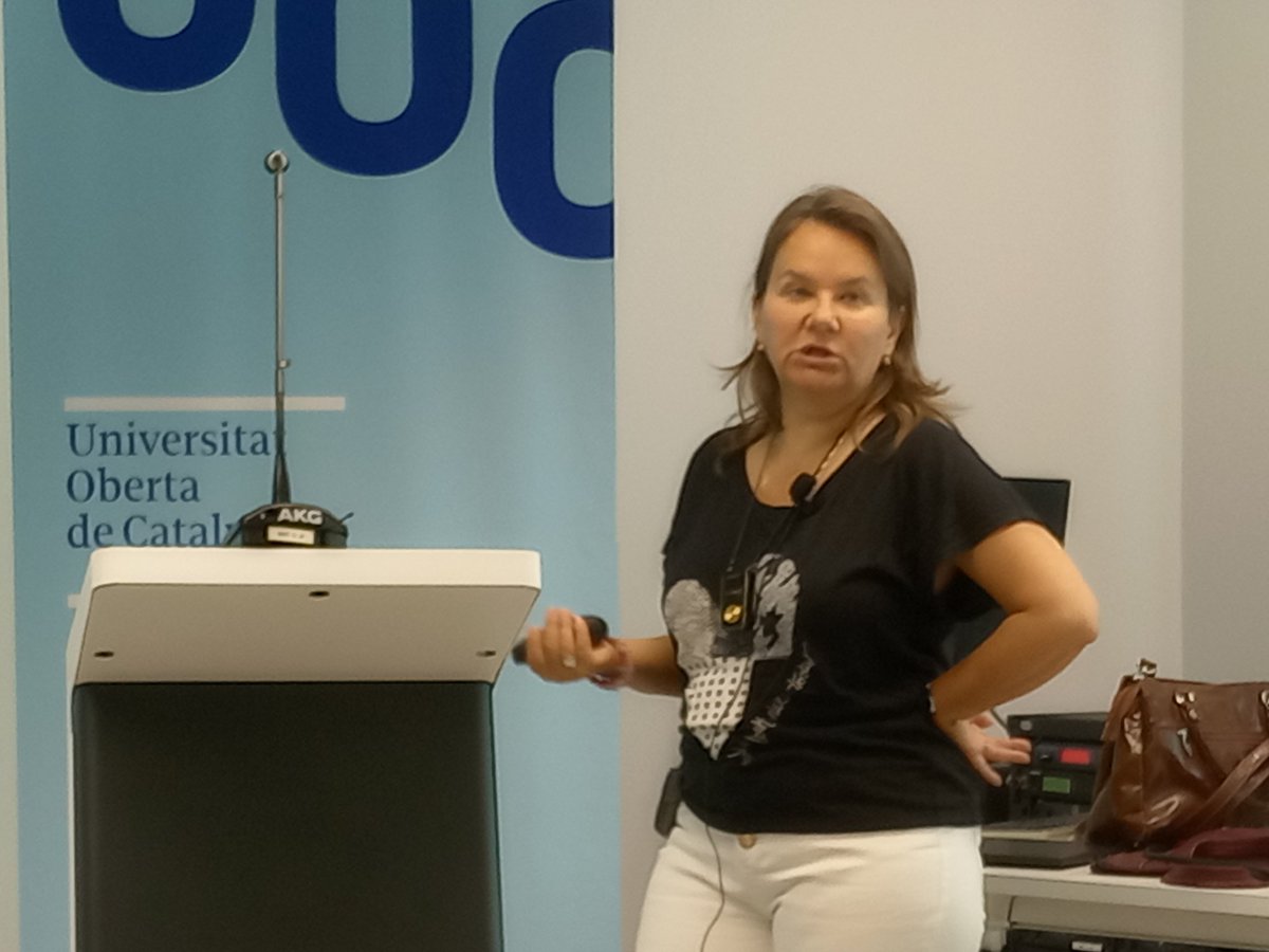 GaiaSistema's tweet photo. Aquest dijous s'ha celebrat a Barcelona el #ComplexitatDay2024, en aquest fil hi trobareu que van explicar-nos els participants sobre la complexitat del genoma, com es pot relacionar activitat neuronal i comportament o com evoluciona el genoma dels virus entre altres temes: https://t.co/wuWKxtuCRM