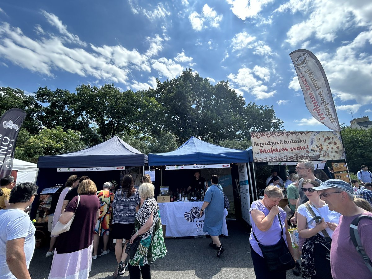 IBrockova's tweet image. Today the whole #world 🌎 at the 🇨🇿Festival of #Embassies @Praha6. 🇸🇰delighted to participate by presenting #food &amp;amp; #culture: #herbs, #wine, #halusky 🤩☀️
#DiplomaciaPreSlovensko ♥️