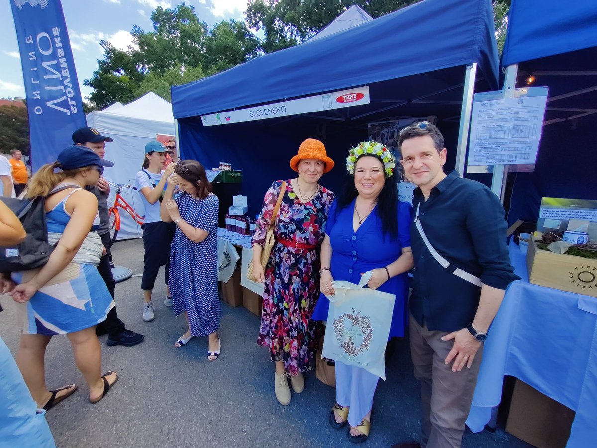 IBrockova's tweet image. Today the whole #world 🌎 at the 🇨🇿Festival of #Embassies @Praha6. 🇸🇰delighted to participate by presenting #food &amp;amp; #culture: #herbs, #wine, #halusky 🤩☀️
#DiplomaciaPreSlovensko ♥️