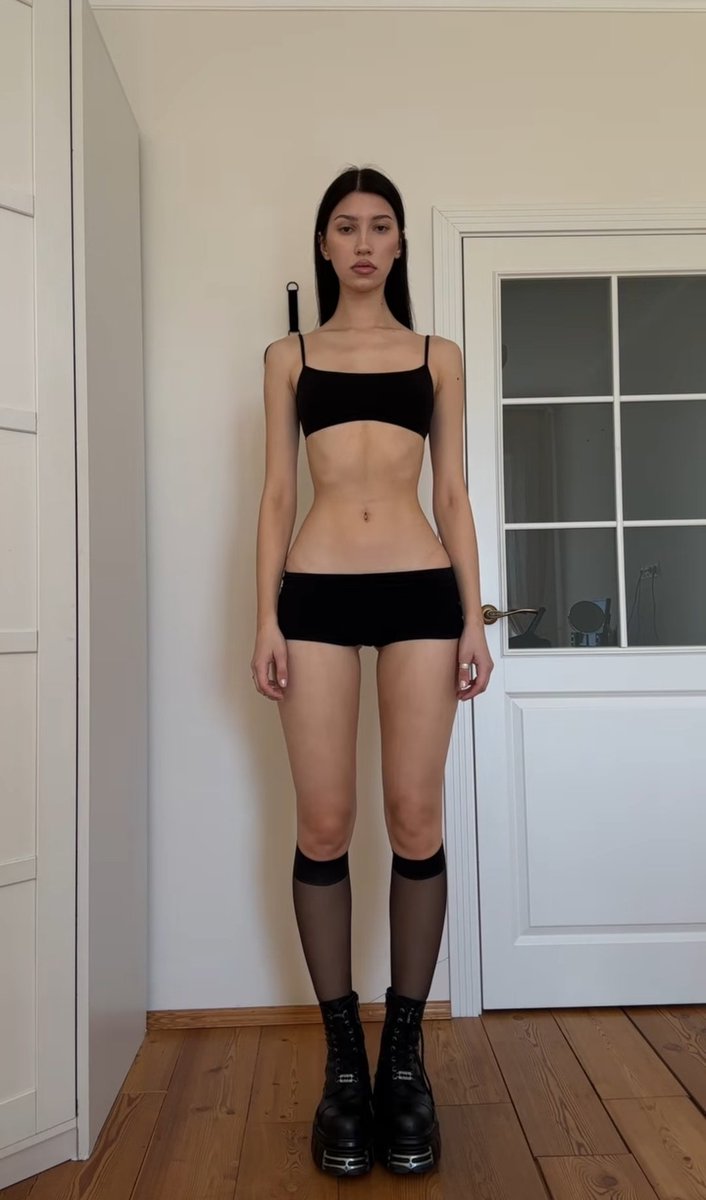 patheticalls's tweet photo. el cuerpo soñado de las girls: https://t.co/kVSf7pI2X3