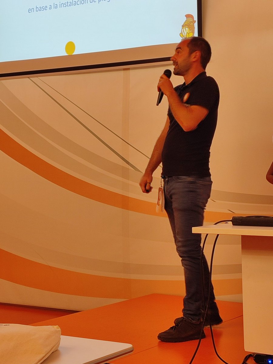 El único, el mítico, el inigualable <a href="/rexWaher/">rexWaher</a> más famosamente conocido como <a href="/JMAGTAGS/">Juan M Alonso</a> en la #wcct24