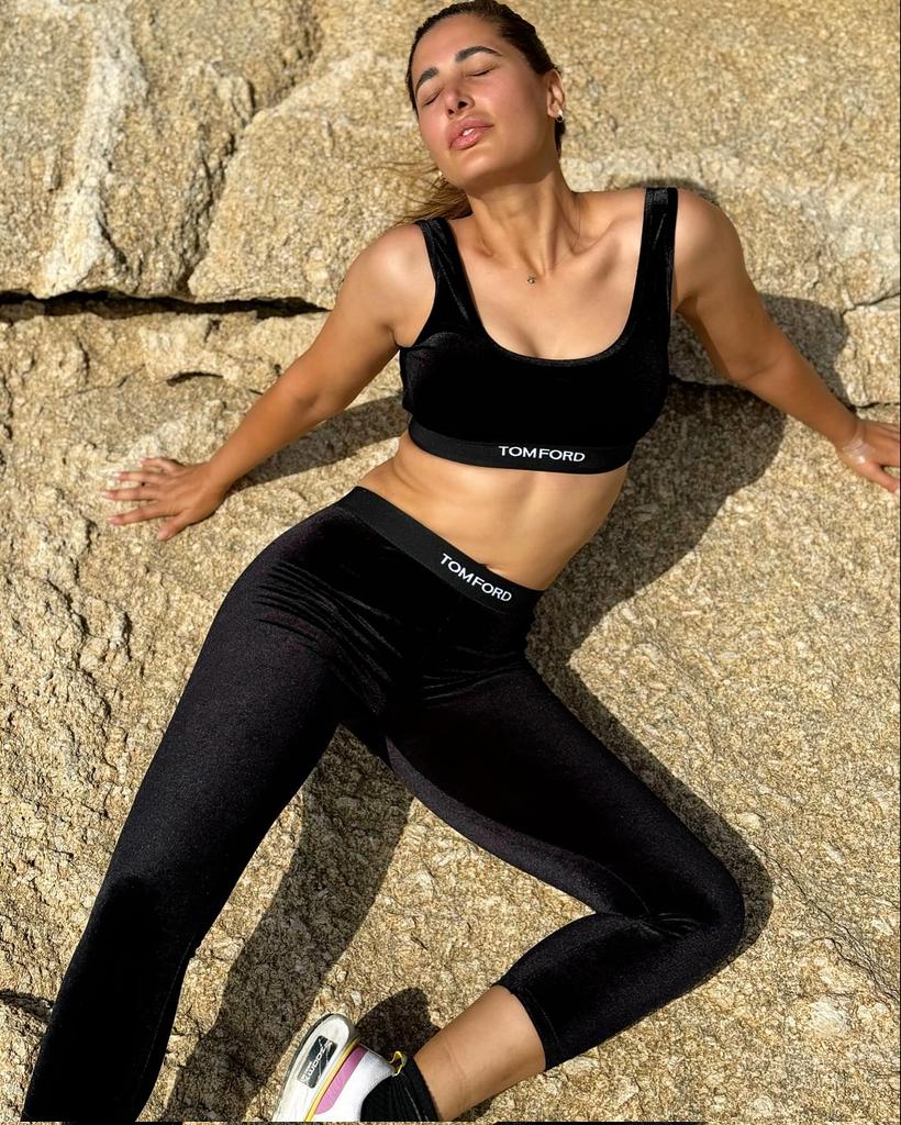 GPkTNKUbgAEMr_1?format=jpg&name=medium