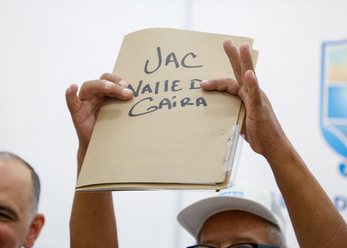 CarlosPinedoC's tweet photo. Reivindicar los derechos del corazón de nuestras comunidades, las Juntas de Acción Comunal, fue una de las promesas en campaña que hoy cumplimos. Las JAC de Valle de Gaira, Jamonacal, Goenaga, El Cisne y Villa del Carmen, que fueron atropelladas y desconocidas por la administración anterior. Celebramos el restablecimiento de sus derechos, es con ustedes que vamos a transformar a Santa Marta. ¡AVANZAMOS!