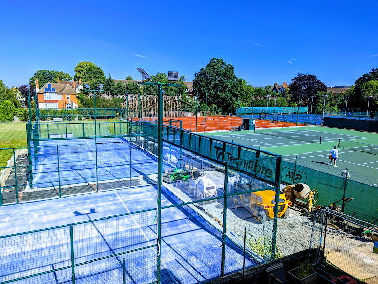 Spot the difference - A weeks a long time at Bromley Sports Club!

Padel Courts are Up - #hexa_padel

Clay Courts are Down - #advantageredcourt

Almost ready to go!!

To find out about membership follow the link in bio or 📞 020 8460 0281