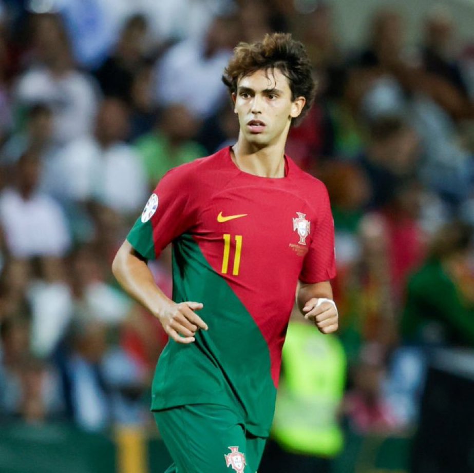 Por muito que me custe dizê-lo, cada dia vou ficando mais lúcido quanto a João Félix.
Não demonstra evolução, é um jogador que vive de momentos e que infelizmente passará ao lado de todo o seu potencial de predestinado.

Hoje, não tem lugar no 11 da seleção nacional 🇵🇹