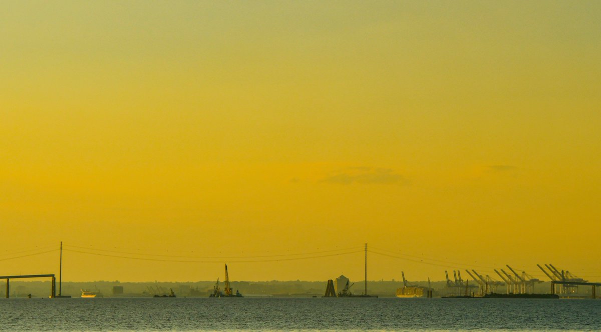 ByTheBayPhotos's tweet image. Crews working on the Key Bridge site on Thursday at sunset.

#KeyBridgeNews #KeyBridgeCollapse #Maryland