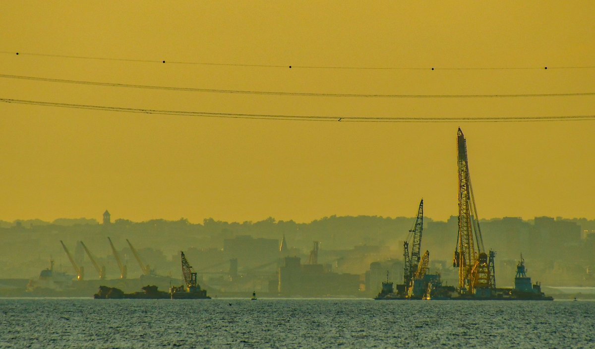 ByTheBayPhotos's tweet image. Crews working on the Key Bridge site on Thursday at sunset.

#KeyBridgeNews #KeyBridgeCollapse #Maryland