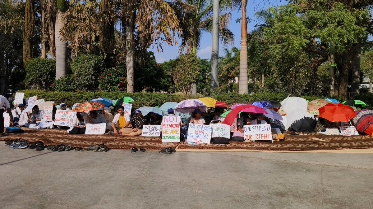 RehanMehta_'s tweet photo. INTERNS inadequately paid "IN TURN"

Day 6 of Strike: Interns of SHANTABAA MEDICAL COLLEGE, Amreli fighting for their rights in scorching heat 

#mbbs
#ShantabaaInterns
#ShantabaaNeedJustice
#Nmc

@PMOIndia
@CMOGuj
@NMC_IND
@official_aimsa
@IMAIndiaOrg
@MoHFW_INDIA https://t.co/oqGxlsqPk2