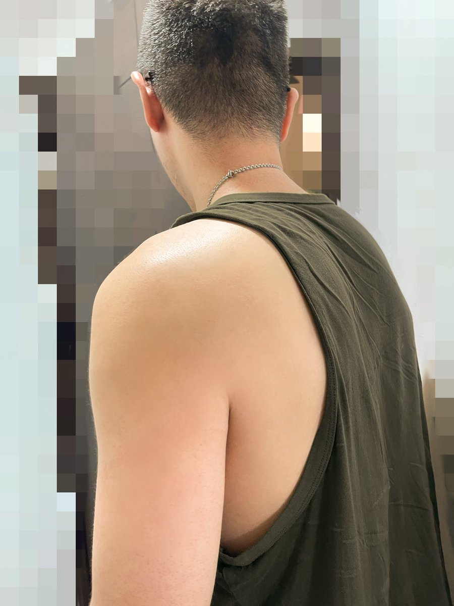 e66995's tweet photo. 固定人夫真的很懂我喜歡什麼欸，故意穿吊嘎來讓我好好品嚐😆當然也沒有讓他失望，射了兩發才讓他回家！曾經是體育生的體力果然還是很好！
Ps.背影的話應該不會被認親吧。

#高雄 #學生 #固定 #異男 #軍人 #吹
#人夫 #直男 https://t.co/OHcOqZ5Sd6
