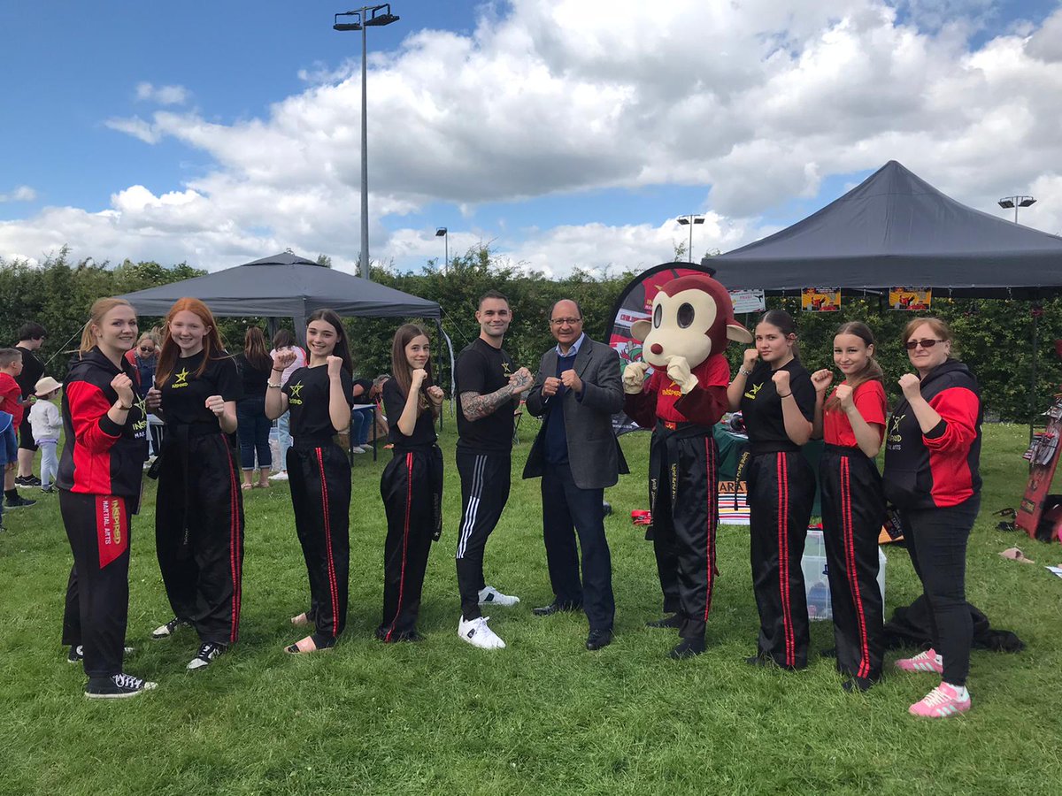 ShaileshVara's tweet image. Great to see lots of families enjoying the Hampton Hargate Primary School Big Picnic.
Well done Venetia and her team for organising and good to see Jamie and Amy of @Inspired_MA inspiring youngsters to have greater confidence through learning martial arts.
#MartialArts