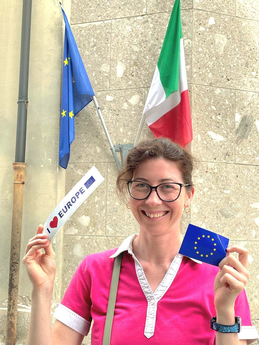 🗳🇪🇺 Just voted!
5 years ago, I became Parliamentary Assistant for a new MEP. 
Our votes bring in not only elected representatives, but also committed staff who will work hard for us. 
(Good) politics takes a village. 
It needs each vote.
So, go #UseYourVote   
#EUelections
