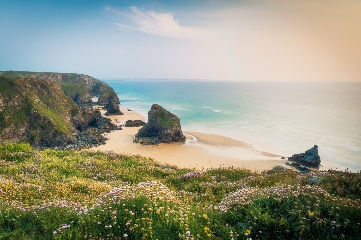 Cornwalloncam's tweet photo. Evening light and a hazy sunset at Bedruthan Steps on the North Cornish Coast. 
#cornwall #photography #sunset https://t.co/P2R1aPSJiD
