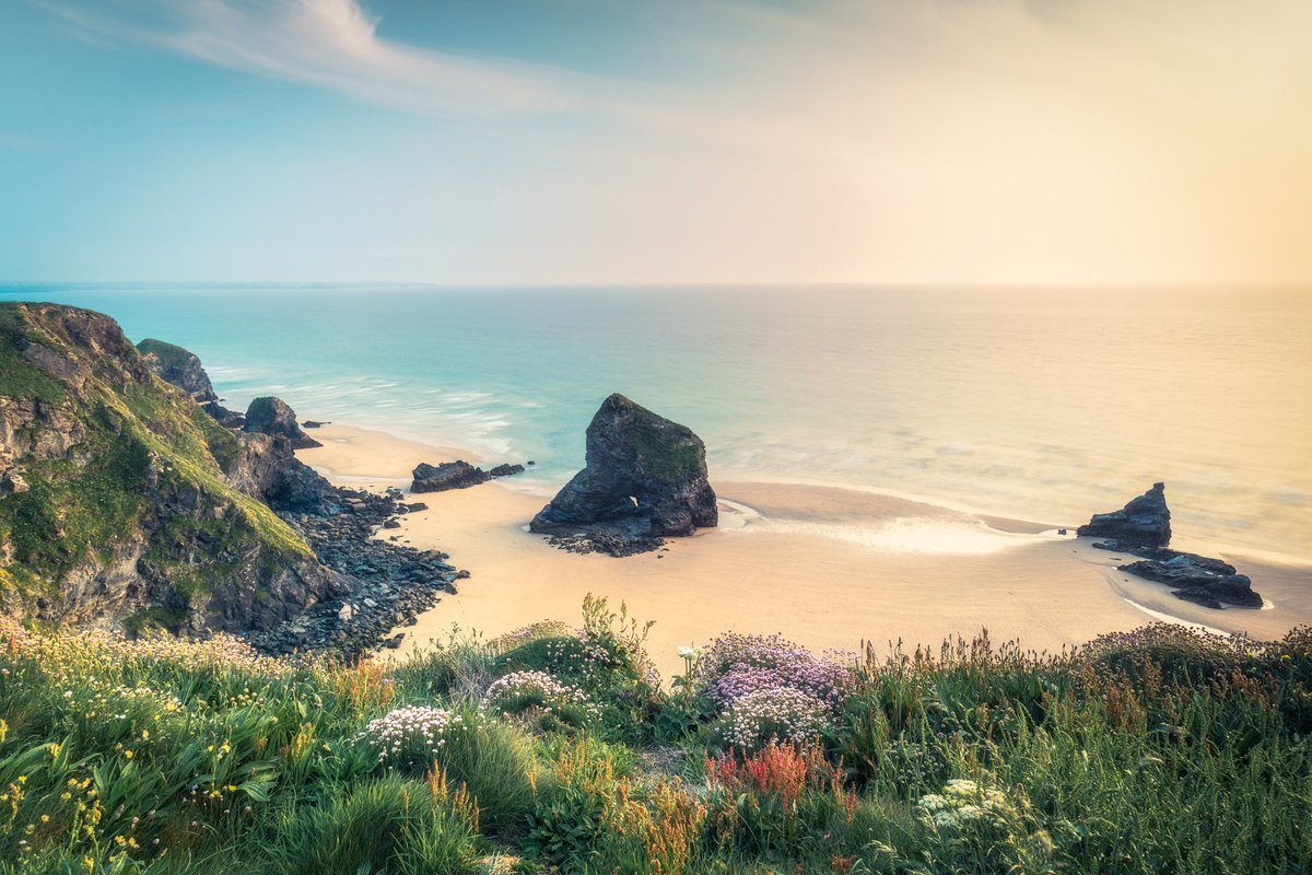 Cornwalloncam's tweet photo. Evening light and a hazy sunset at Bedruthan Steps on the North Cornish Coast. 
#cornwall #photography #sunset https://t.co/P2R1aPSJiD