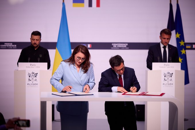 Big news from great friends of 🇺🇦. We have signed an agreement with France to secure €200 million in grant funds for the restoration of the critical infrastructure of Ukraine, including €60 million for support to the energy sector.
