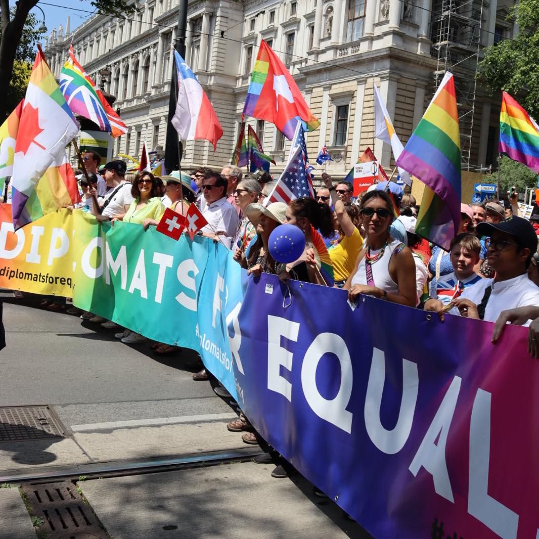 Schwedische Botschaft (@swedeninat) on Twitter photo 🌈 Wir stehen an der Seite der LGBTQIA+ Community und feiern die <a href="/ViennaPride/">Vienna Pride</a> 2024! 🌈
An diesem besonderen Tag bekräftigen wir unser Engagement für Gerechtigkeit, Vielfalt und Inklusion. Hier und überall, heute und jeden Tag 🌍❤️ 🌈 Wir stehen an der Seite der LGBTQIA+ Community und feiern die <a href="/ViennaPride/">Vienna Pride</a> 2024! 🌈
An diesem besonderen Tag bekräftigen wir unser Engagement für Gerechtigkeit, Vielfalt und Inklusion. Hier und überall, heute und jeden Tag 🌍❤️