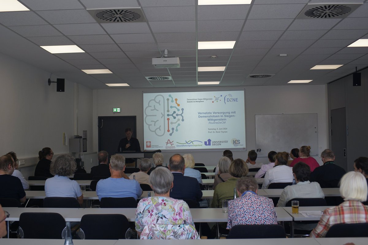 As a big THANK YOU we invited participants of our intervention study #RoutineDeCM in #Siegen to share and discuss results (and coffee and fingerfood). Why don´t we do this more often in #research? Beneficil for all of us. #inclusion #participation  #dementia #caregiver #DCM