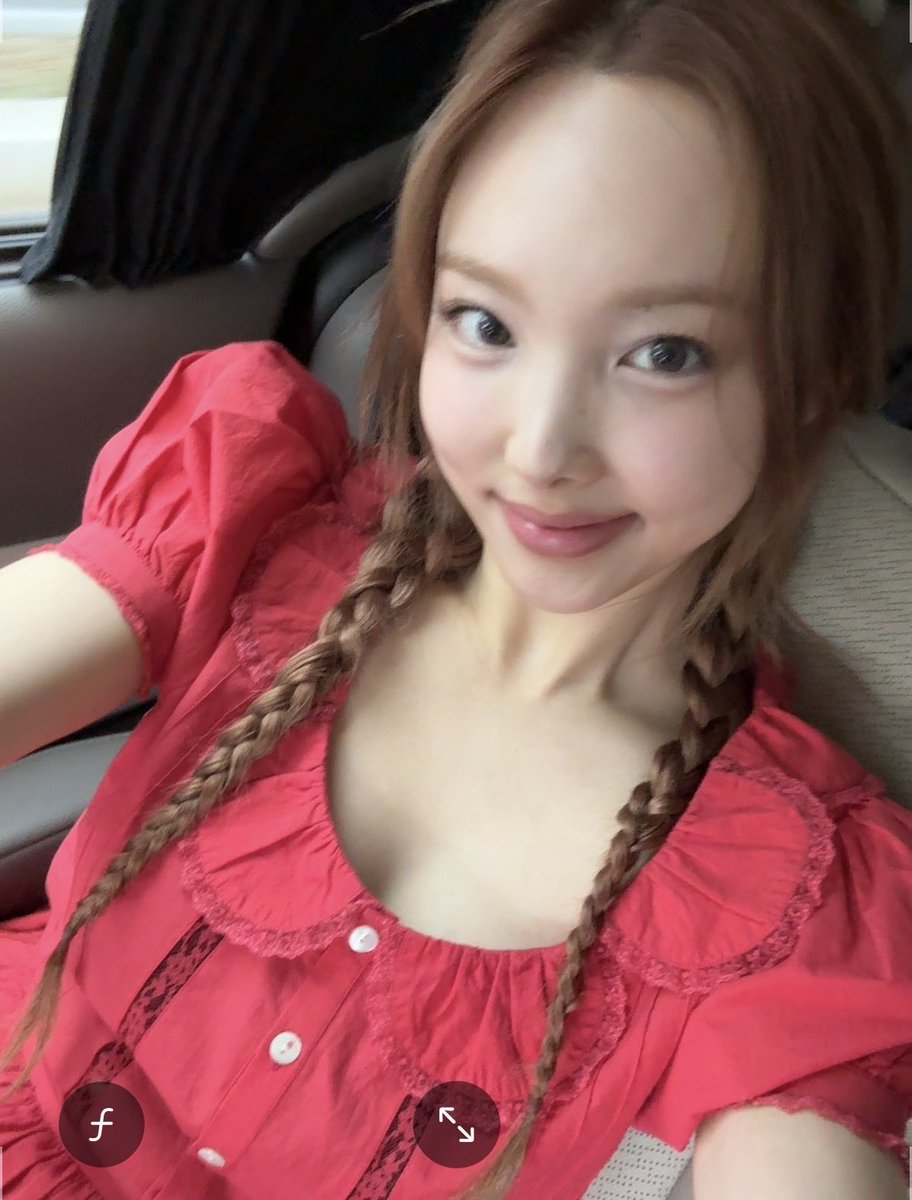 imnayeonarchive's tweet photo. https://t.co/Jjh4MfYser