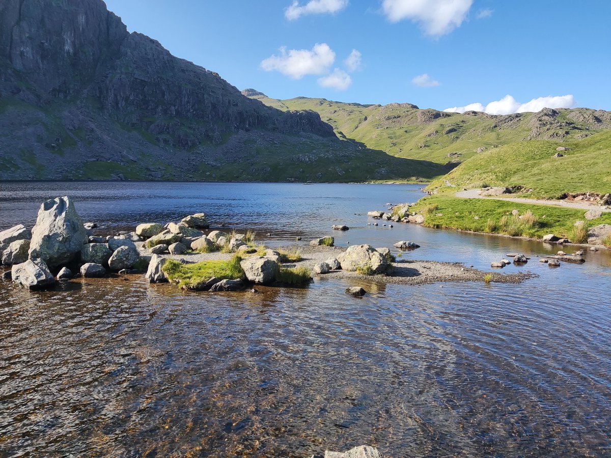 StewartFishwick's tweet photo. Nice that a few of the group wanted a bit of an extra walk, so end of the day trip up to stickle tarn @GeologyLeics https://t.co/CvgUq5vlyp