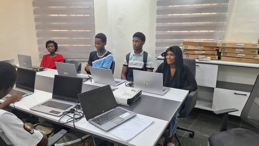 Ganndal224's tweet image. Nous sommes ravis d&apos;annoncer le début de la deuxième cohorte de notre projet &quot;Je code&quot;, un programme innovant destiné à former les jeunes collégiens aux outils informatiques..
#JeCode #Éducation #Informatique #CodagePourTous #FormationDesJeunes #Technologie