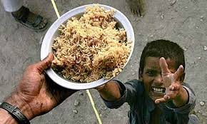 Khizar6260's tweet photo. بھوک دنیا کا سب سے بڑا مسئلہ ہے ۔۔۔ 
رزق اللہ کی تقسیم ہے لیکن دنیا میں کچھ لوگوں نے وسائل پر قبضہ کر لیا ہے جس کی وجہ بھوک نے ڈیرے ڈال لئے ہیں یہاں ایسے خاندان بھی ہیں جو 24 گھنٹوں میں ایک بار بھی پیٹ بھر کر نہیں کھا سکتے۔
اے لوگو کفن میں جیب نہیں ہوتی اپنی آخرت سنوار لو 
🙏🙏 https://t.co/P28Ucn2n1Y