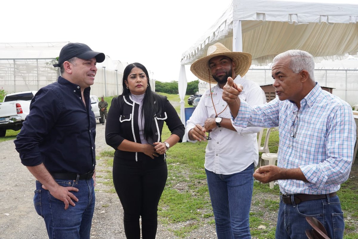 ProIndustriaRD's tweet photo. En el marco de la organización de la feria de empleo en nuestra ZF Baní nuestro director Rafael Cruz (@papitocruzrd) hizo un recorrido por la zona franca visitando las empresas “Tierra Tropical” y “Euro Fresh”. https://t.co/cQrYO7vBRn
