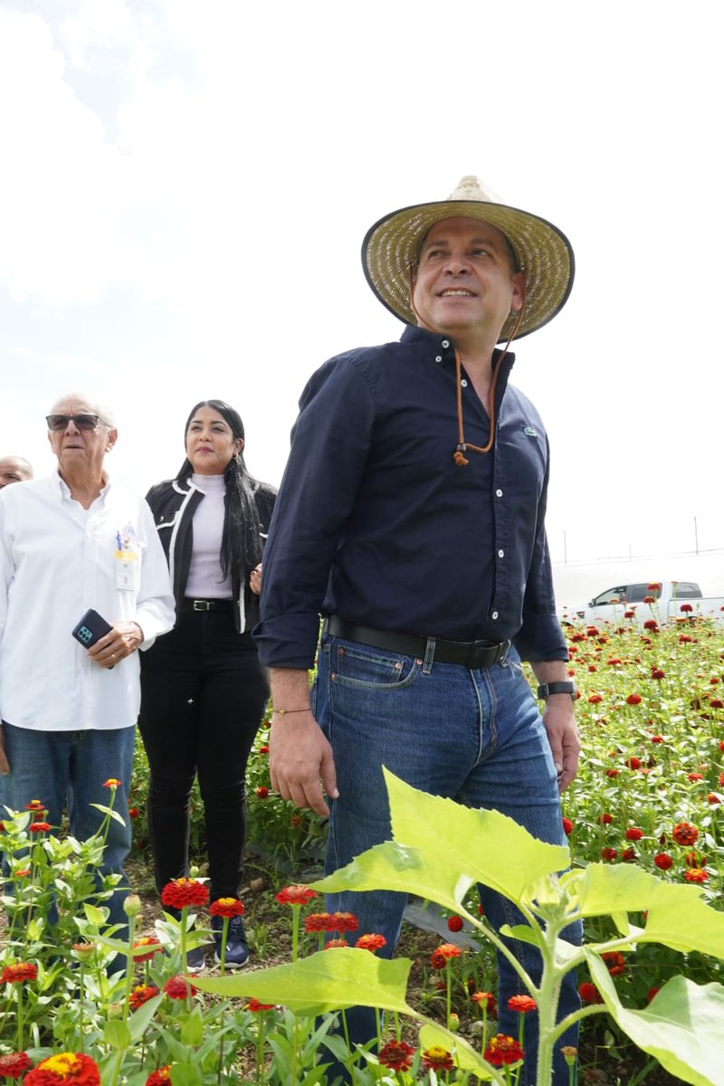 ProIndustriaRD's tweet photo. En el marco de la organización de la feria de empleo en nuestra ZF Baní nuestro director Rafael Cruz (@papitocruzrd) hizo un recorrido por la zona franca visitando las empresas “Tierra Tropical” y “Euro Fresh”. https://t.co/cQrYO7vBRn