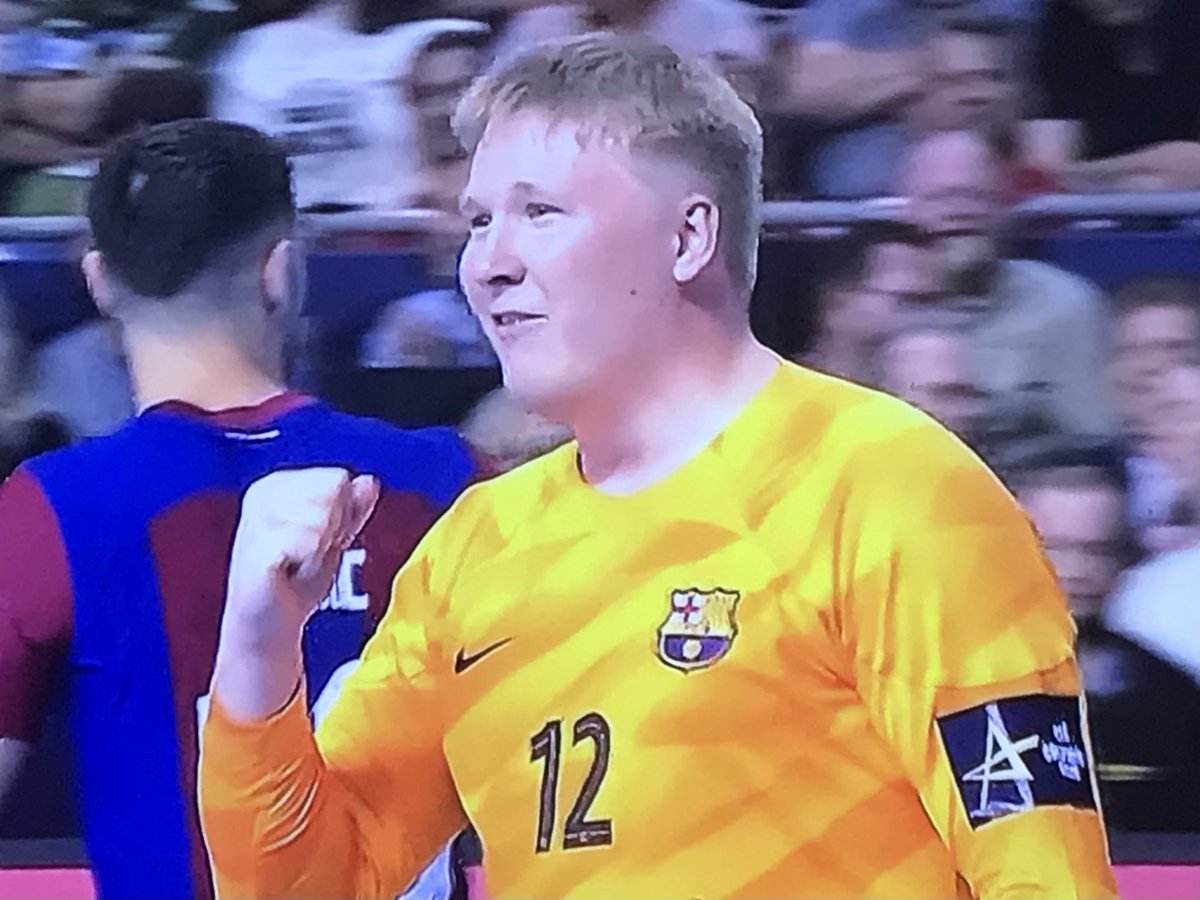 Luismilopez5's tweet photo. Un Barça espectacular alcanza la final tras doblegar al Kiel 30-18. Exhibición del equipo de C. Ortega con gran nivel defensivo. Nielsen segurísimo en portería (47%). Dejar a todo un Kiel en 18 goles es consecuencia de un gran trabajo. Barça - Aalborg, se repite final de 2021 https://t.co/YiY6AevcQo