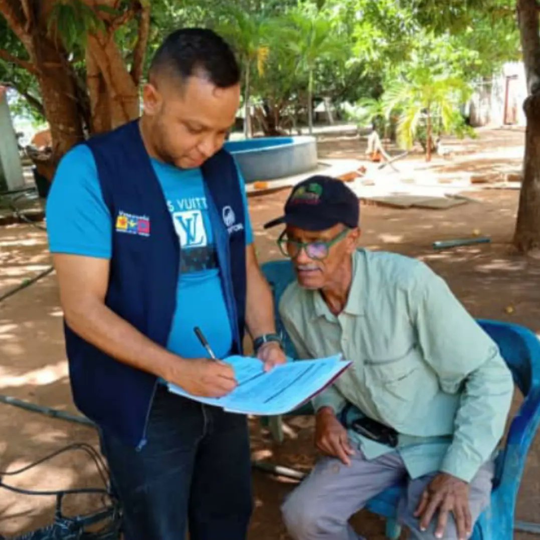 oaanacoivss's tweet image. #08Jun 🇻🇪 La @oaanacoivss vela por los derechos sociales del pueblo, por ello se acercó a la comunidad indígena de Mapirikaki, para ofrecer información con respecto a la  inscripción de continuidad facultativa y trabajador no dependiente
@Somosivss
@MagaGutierrezV
@NicolasMaduro