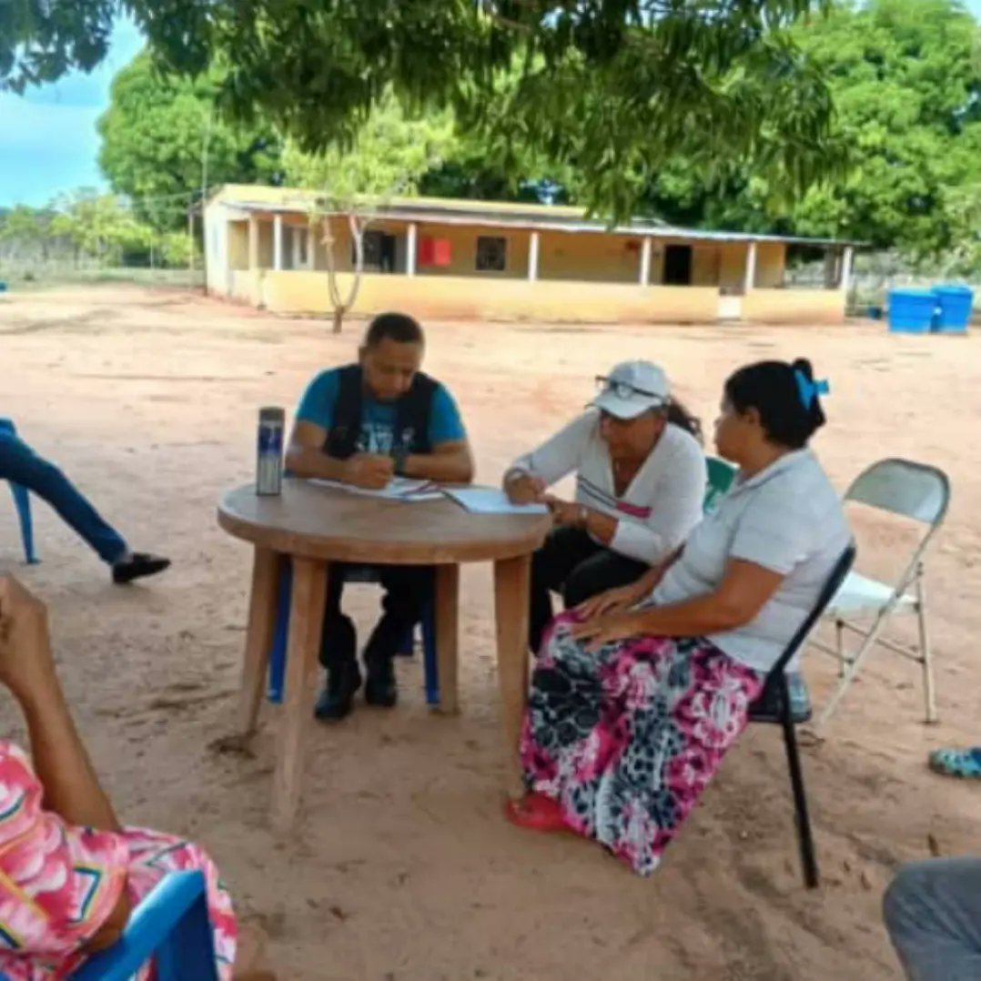 oaanacoivss's tweet image. #08Jun 🇻🇪 La @oaanacoivss vela por los derechos sociales del pueblo, por ello se acercó a la comunidad indígena de Mapirikaki, para ofrecer información con respecto a la  inscripción de continuidad facultativa y trabajador no dependiente
@Somosivss
@MagaGutierrezV
@NicolasMaduro