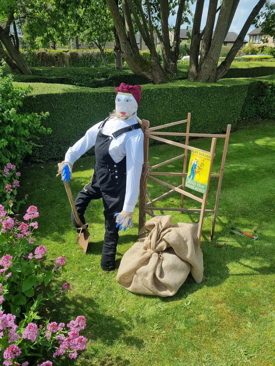 flashingblade70's tweet photo. A great day was had in Wibsey to has they held their 3rd annual scarecrow festival. The theme this year was 1940s in honour of the 80th anniversary of https://t.co/4dgN3FuW5e @WibseyLabour @Bradford_TandA https://t.co/sDj7mJmG8M